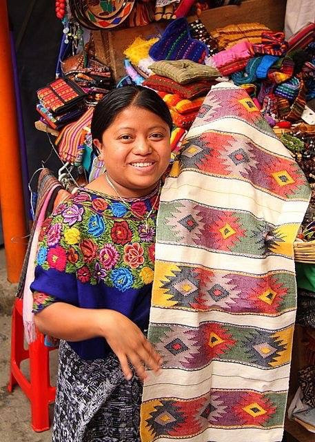 Bolsa Quetzalt de piel genuina y bordado artesanal maya
